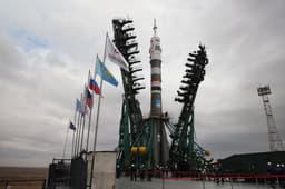 Ракета «Союз-2.1а» с пилотируемым кораблём «Союз МС-26» установлена на старте Байконура