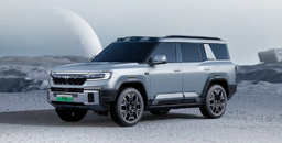 Конкурент Land Cruiser 300 с «крыльями, энергетическим двигателем и рычагом управления звездолетом». BYD сравнивает Leopard 8 с космическим кораблём