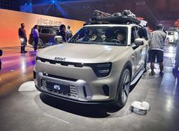 Вот вам и Smart: длина самого большого автомобиля бренда близится к 5 м. Это уже полноценный полноприводный внедорожник