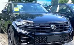 Volkswagen Touareg продают в Китае со скидкой в 68% от рекомендованной цены. Так Volkswagen расчищает склады перед запуском Touareg 2025