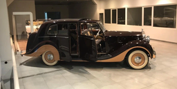 В Москве продают первый послевоенный автомобиль Rolls-Royce
