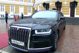 Власти РФ пересаживаются на автомобили Aurus и Lada Aura