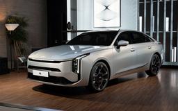Замена Lexus ES и Toyota Avalon. Цена на премиальный корейский седан Kia K8 в России снизилась на 1 млн рублей