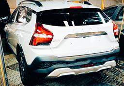 АвтоВАЗ начал «производство» универсалов Lada Iskra: машины полусобранные, деталей не хватает, пластик ещё технологический
