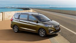 Японский конкурент Lada Largus: в России подешевели компактвэны Suzuki Ertiga