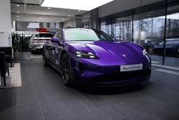 1000-сильный Porsche, доступный каждому, у кого есть 36 млн рублей. В Россию привезли обновленные Porsche Taycan