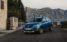 Россияне покупали Renault, чтобы вообще не ездить? Простоявший в гараже три года Renault Sandero Stepway продают за 1,8 млн рублей, и это уже вторая такая машина за месяц