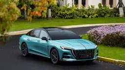 Замена  BMW 5-Series, Audi A6 и Mercedes-Benz E-Class. В России официально выходит премиальный лифтбэк Hongqi H6