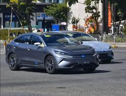 Новая версия бестселлера BYD с батареей Blade второго поколения. Появились живые фото BYD Qin L 2025