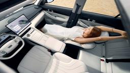 Дешёвый Geely, копирующий Porsche Macan и Mercedes-Benz EQC, стал суперхитом. Менее чем за полгода выпущено более 100 000 маши Geely Galaxy E5