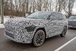 Совершенно новый Toyota RAV4 2026 засняли на дорогах в США