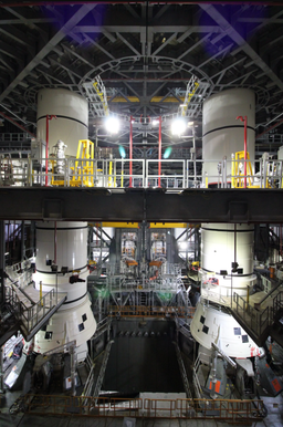 Сборка ракеты SLS идёт полным ходом, несмотря на временные ограничения