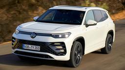 У Tiguan и Touareg появился средний брат. Volkswagen Tayron, заменивший Tiguan Allspace, поступил в продажу в Европе
