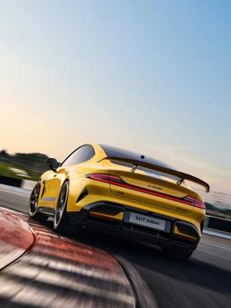 «Porsche по-прежнему лучшая машина в мире». Глава Xiaomi признался в любви к автомобилям Porsche после того, как Xiaomi SU7 Ultra установил рекорд на гоночной трассе в Шанхае