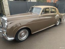 В России за 20 млн рублей продают редчайший Bentley S1 — это почти точная копия Rolls-Royce Silver Cloud