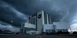 Новый гигант на космическом побережье: SpaceX строит комплекс GigaBay рядом с историческим VAB NASA в Космическом центре Кеннеди