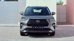 Семиместная Toyota с надежным мотором дешевле китайских аналогов. Сколько дилеры просят за Toyota Veloz в России