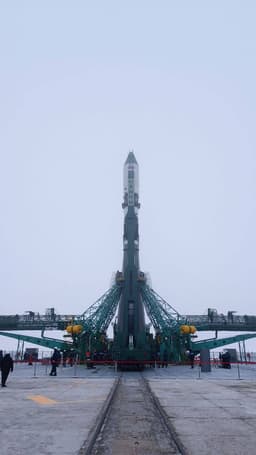 Утро на Байконуре: ракету с кораблём «Прогресс МС-30» установили на старт