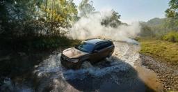 Огромный Volkswagen Touron Pro 2025 длиной 5,2 м расходует всего 8 л топлива на 100 км и разгоняется до 100 км/ч за 7,6 с