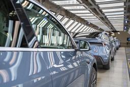 У Tesla праздник: огромный завод в Шанхае наконец начал массовое производство долгожданной модели