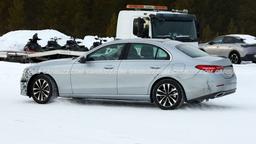 Это совершенно новый Mercedes-Benz C-Class. Первые живые фото новинки