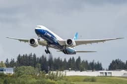 Новейший лайнер Boeing 777X приземлился на Карибах для испытаний в тропическом климате