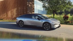 Ответ Tesla из Китая: новые версии Xpeng P7+ объединяют ИИ, рекордную зарядку и гибридный запас хода до 1400 км