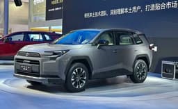Новый Toyota RAV4 представлен в Китае: два гибрида, полный привод и 6 лет гарантии по цене в Китае от 170 тыс. юаней (1,9 млн рублей)