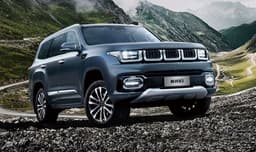 Китайский заменитель Land Cruiser подорожал в России: BAIC пересмотрел цены на бюджетный седан U5 Plus и внедорожник BJ60