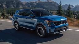 В России взлетели цены на Kia Sorento 2025: за месяц машина с 2,5-литровым бензиновым мотором прибавила 330 тыс. рублей, а дизельный Sorento подорожал на 1,6 млн рублей
