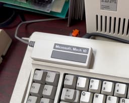 Microsoft продала всего 11 копий этого продукта, восемь из которых потом вернули. Разработчик Windows рассказал о самом плохо продаваемом продукте компании