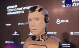 Состоялась премьера первого российского человекоподобного робота Aidol. Он сделал пару шагов — и упал