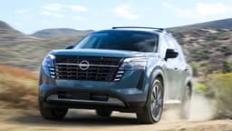 Представлен обновленный Nissan Pathfinder 2026: 3,5-литровый V6, 9-ступенчатый «автомат» и полный привод во всех версиях