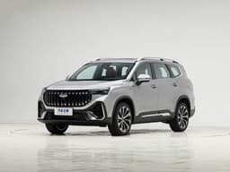 Большой кроссовер Geely с просторным салоном, улучшенной медиасистемой и ценой в Китае 90 тыс. юаней (1 млн рублей). Обновленный Geely Okavango вышел на рынок