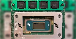 Знакомимся с новым процессором Intel поближе. Core Ultra 300 засветился на фото и даже в бенчмарке