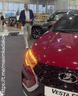 Lada Vesta с полноценным бесключевым доступом появятся у дилеров в декабре, а вот машины в новом бордовом цвете «Фламенко» поступят в продажу лишь в 2026 году