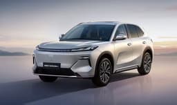 Продажи электромобилей Geely в 2025 году в России увеличились почти в 20 раз, но до популярности Zeekr 001 далеко