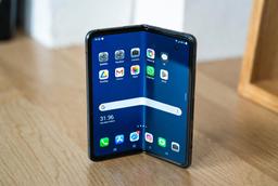 Складной iPhone подстегнет рынок, а Samsung получит более половины заказов на гибкие экраны в 2026 году. Опубликован новый прогноз Counterpoint Research