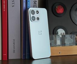 OnePlus Turbo 6 с аккумулятором 9000 мАч, режимом внешнего аккумулятора, экраном 165 Гц, IP68/IP69, ИК-излучателем показали вживую