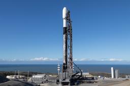 SpaceX не может возобновить запуски Starlink после аномалии с одним из спутников. Причину инцидента пока так и не удалось установить