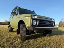 Lada Niva Legend 2025 начали превращать в Европе в машину для охотников за 32 тысячи евро (3 млн рублей)