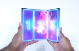 Первый смартфон Samsung, складываемый втрое, показали вживую после премьеры: Galaxy Z TriFold получил зарядку в комплекте — впервые для складных Samsung