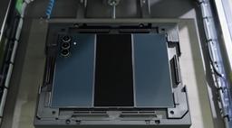 Два шарнира, лазеры и роботы. Samsung рассказала о процессе сборки Galaxy Z TriFold, объявила скидку 50% на первый ремонт экрана и пообещала обновлять устройство 7 лет