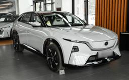 Новый кроссовер Mazda EZ-60 появился у дилеров: богатая комплектация, 258 л.с. и запас хода 1300 км — за 5,3 млн рублей