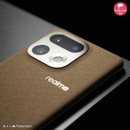 Довольно необычный задник. Realme 16 Pro+ предстал во всей красе на качественных живых фотографиях
