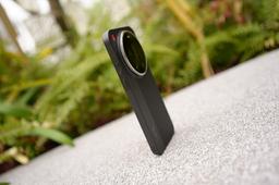 Xiaomi 17 Ultra Leica Edition вызвал большой ажиотаж: некоторые перекупщики продают новинку дороже, чем iPhone 17 Pro Max с 2 ТБ