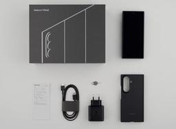 Samsung расщедрилась: богатый комплект поставки уникального Galaxy Z TriFold показали вживую