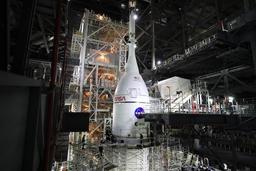 Подготовка миссии Artemis 2 к Луне приостановлена из-за дефекта люка корабля Orion. NASA подчёркивает, что задержка коснётся только тренировок, а не даты старта