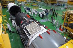 «Союзу МС-27» провели авторский осмотр и накатку головного обтекателя