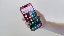 «Следующая версия Siri станет проверкой того, получится ли у Apple совершить камбэк». Марк Гурман сообщил, что умная Siri с Apple Intelligence появится почти через год после анонса